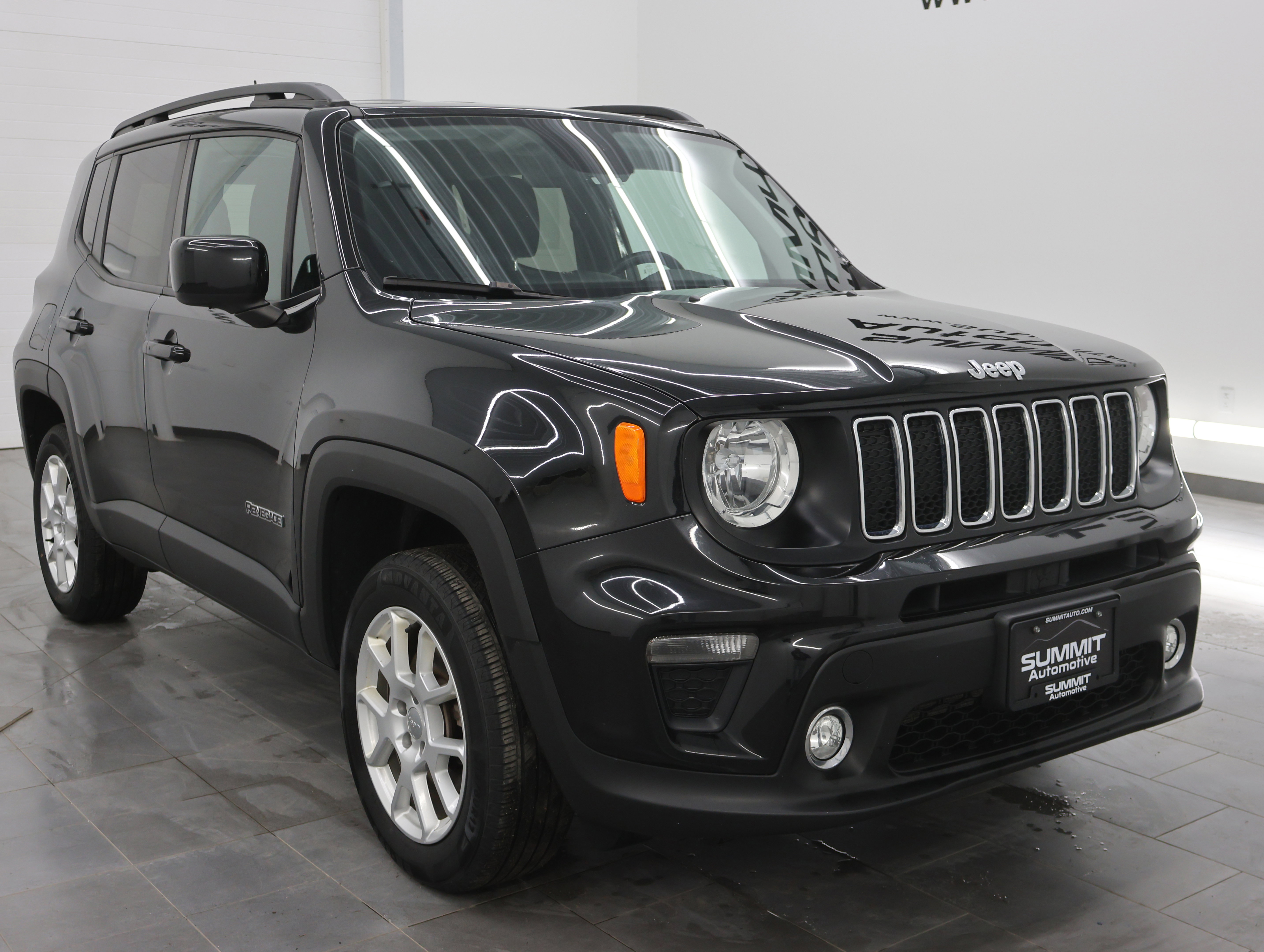 Used 2019 Jeep Renegade Latitude AWD/4WD image 2
