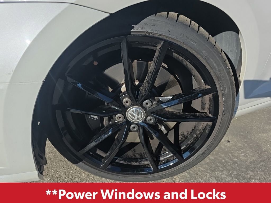 Used 2017 Volkswagen Golf R 4-Door image 3