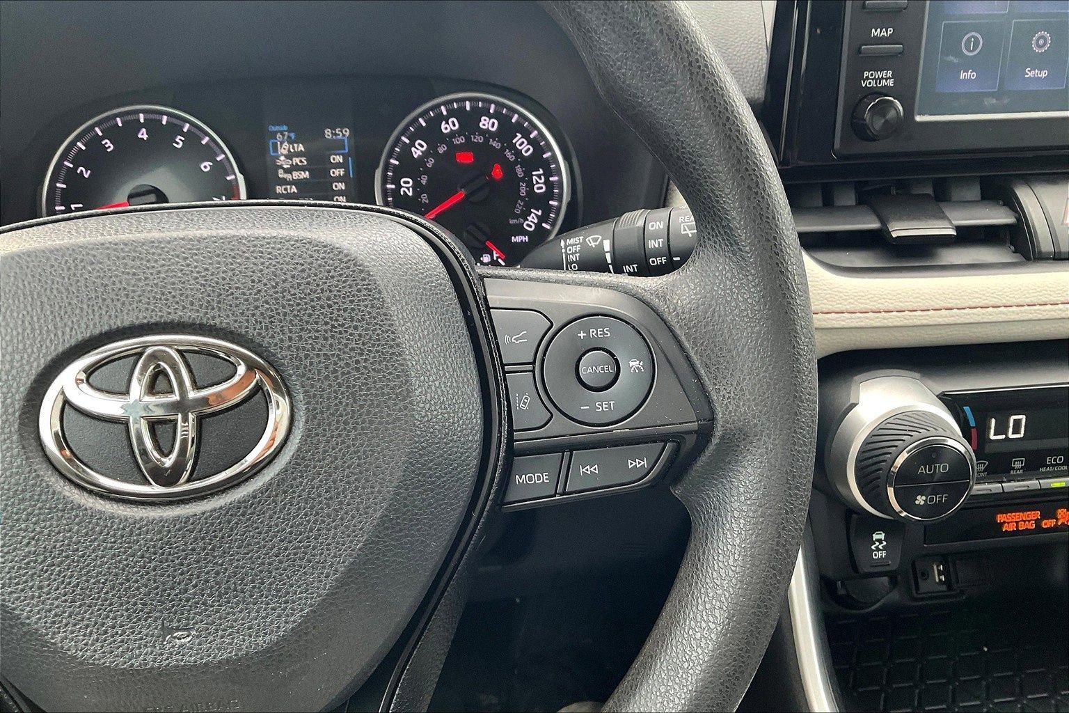 Used 2019 Toyota RAV4 XLE image 23