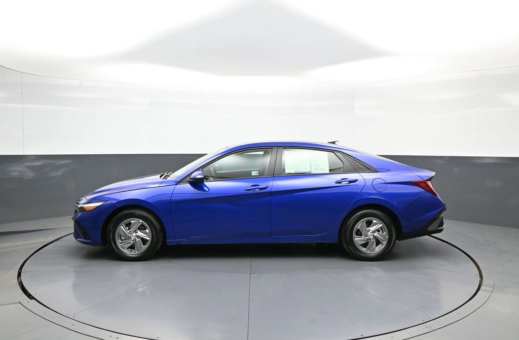 Used 2025 Hyundai Elantra SE FWD image 9