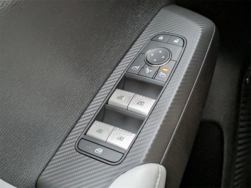 New 2025 Mitsubishi Outlander SE image 23