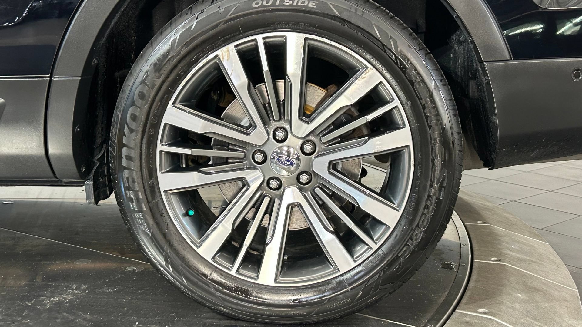 Used 2017 Ford Explorer Platinum AWD/4WD image 28