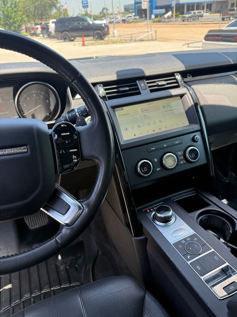 Used 2019 Land Rover Discovery SE AWD/4WD image 9