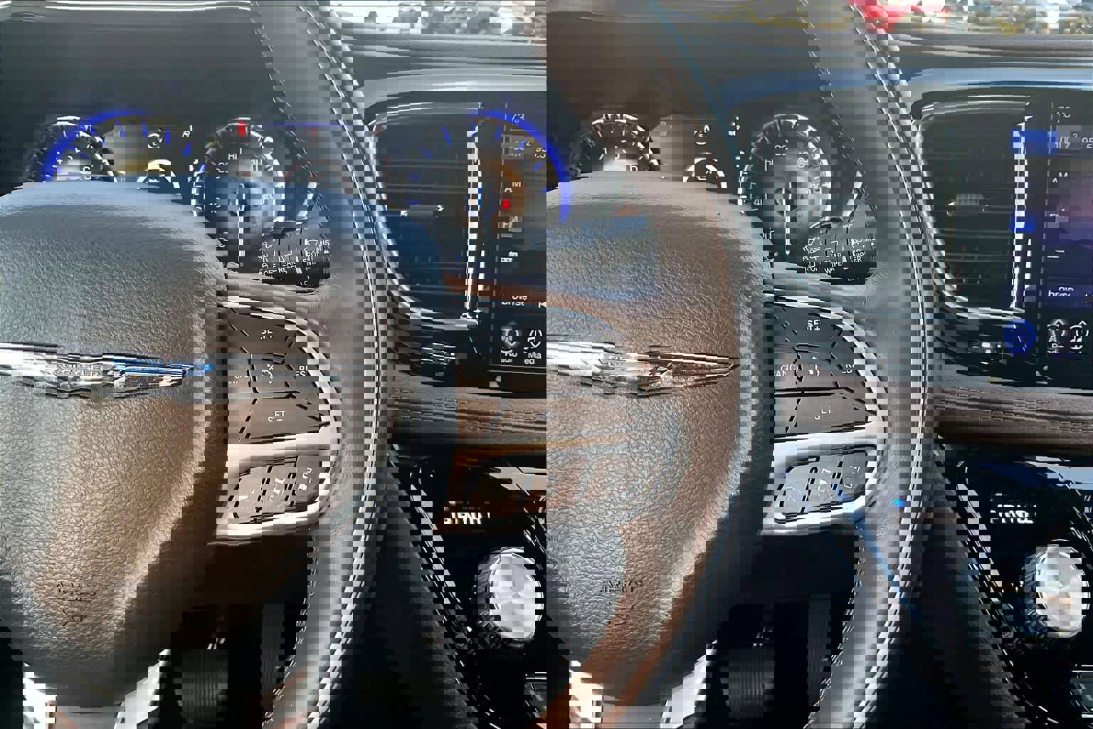 Used 2017 Chrysler Pacifica Limited FWD image 25