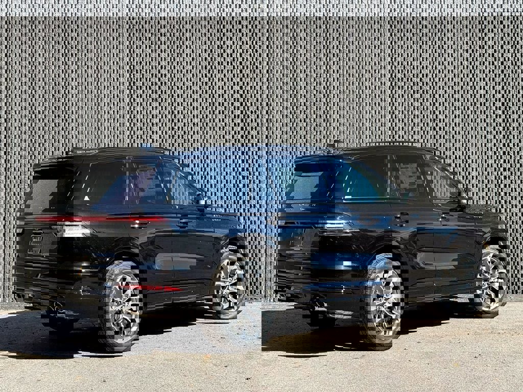 New 2025 Lincoln Aviator AWD w/ Jet Appearance Package image 5