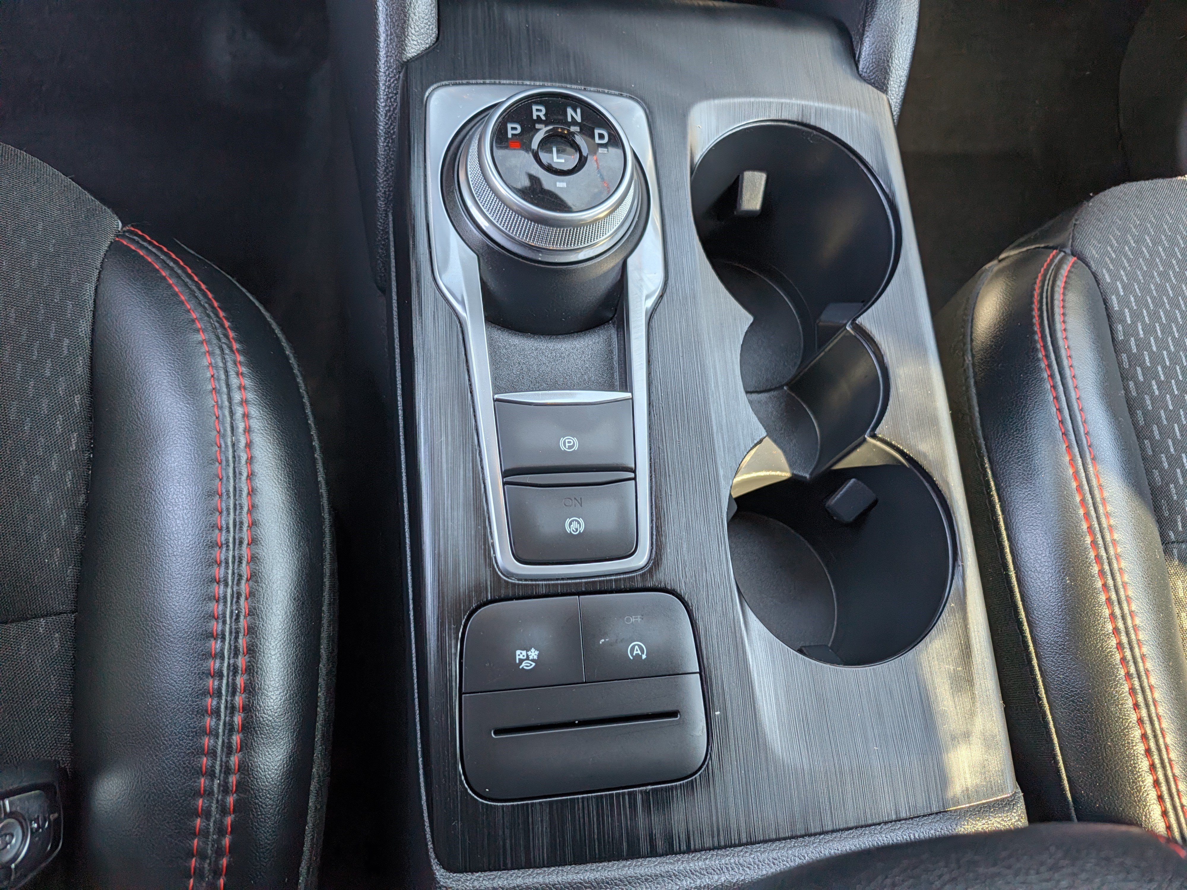 Certified 2025 Ford Escape ST-Line Select AWD/4WD image 19
