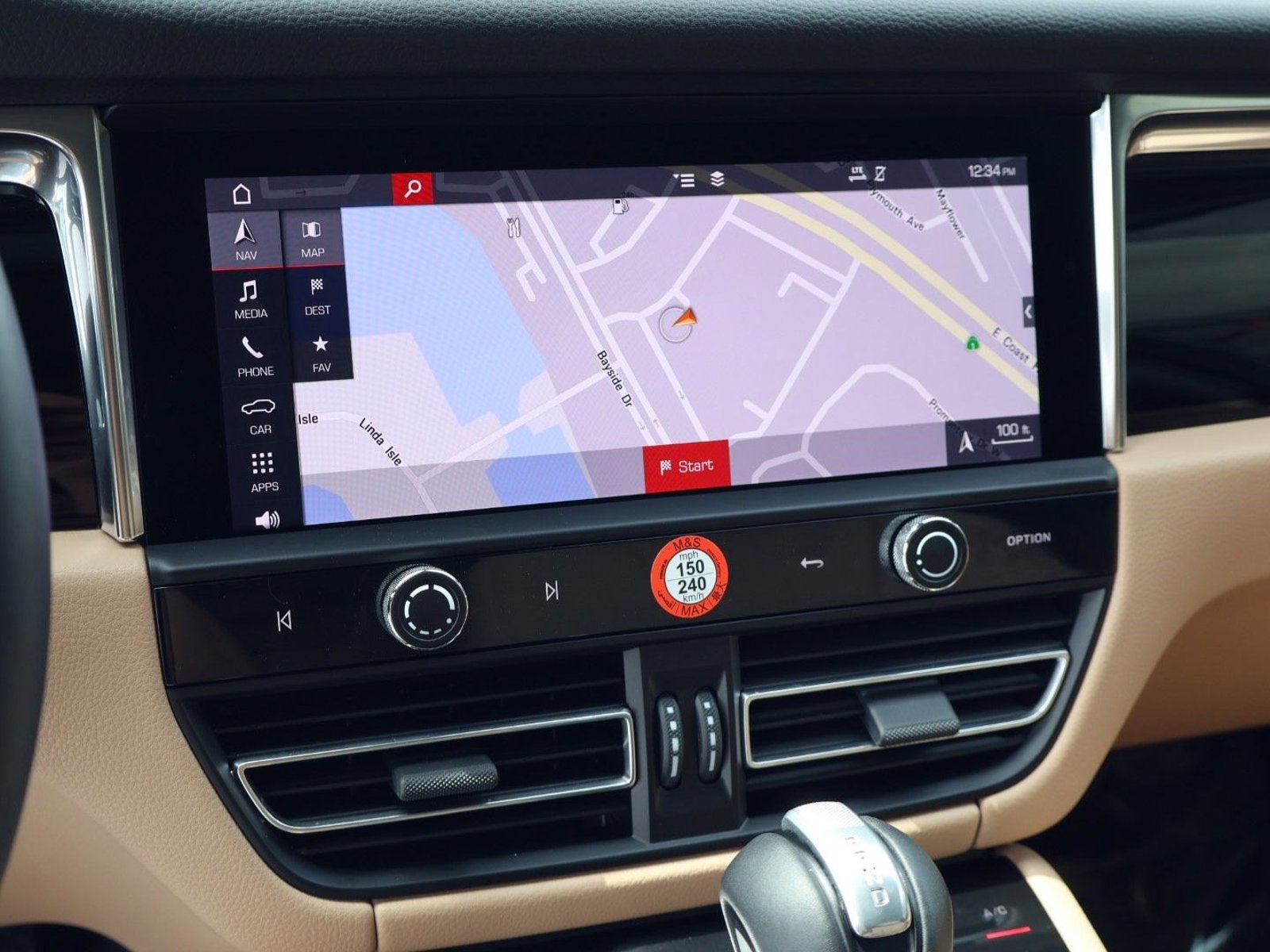 Certified 2025 Porsche Macan image 18