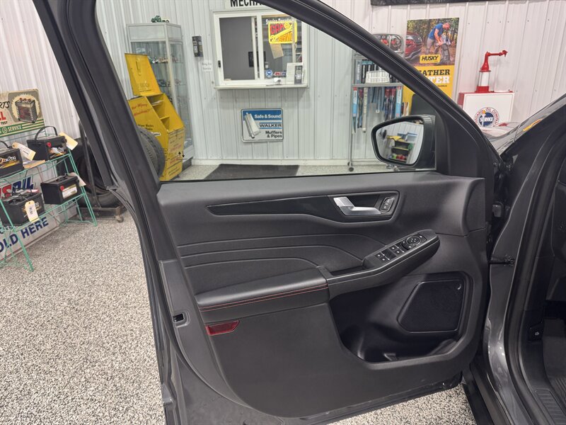Used 2023 Ford Escape ST-Line w/ Tech Pack #1 FWD image 22
