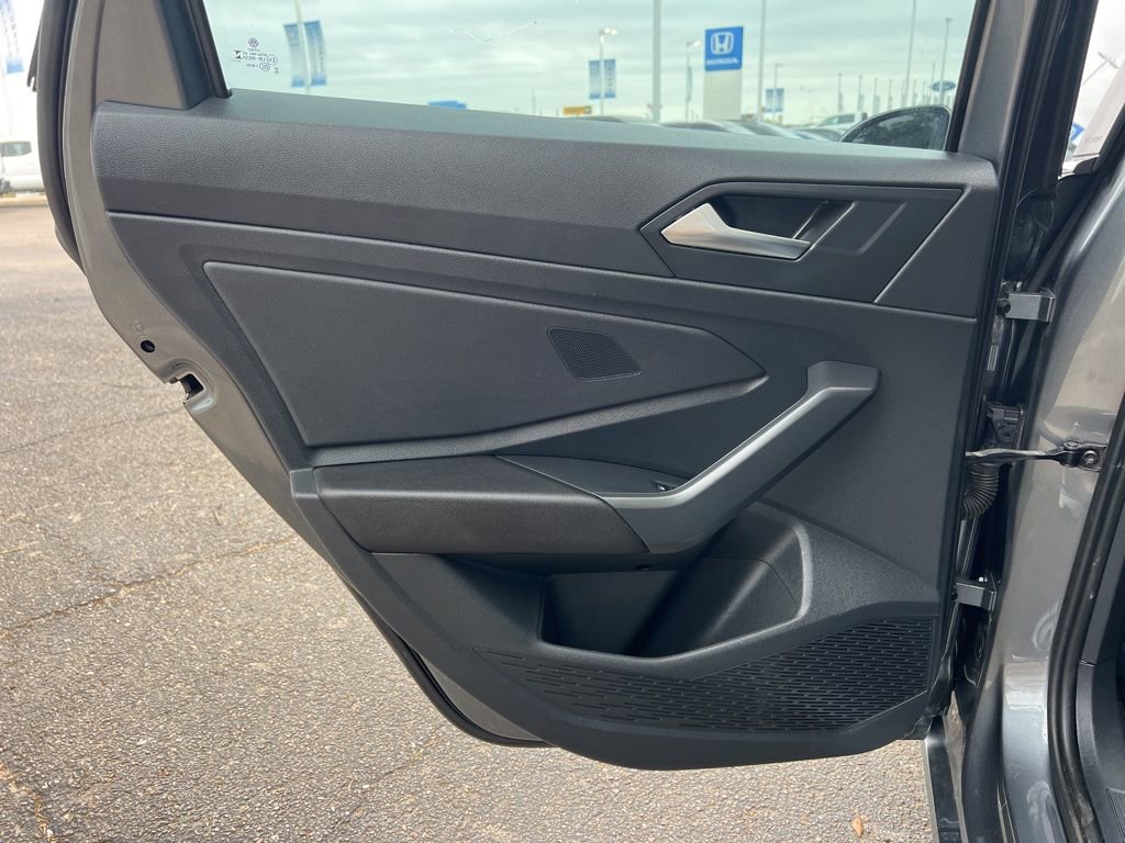 Used 2024 Volkswagen Jetta SE w/ Panoramic Sunroof Package image 16