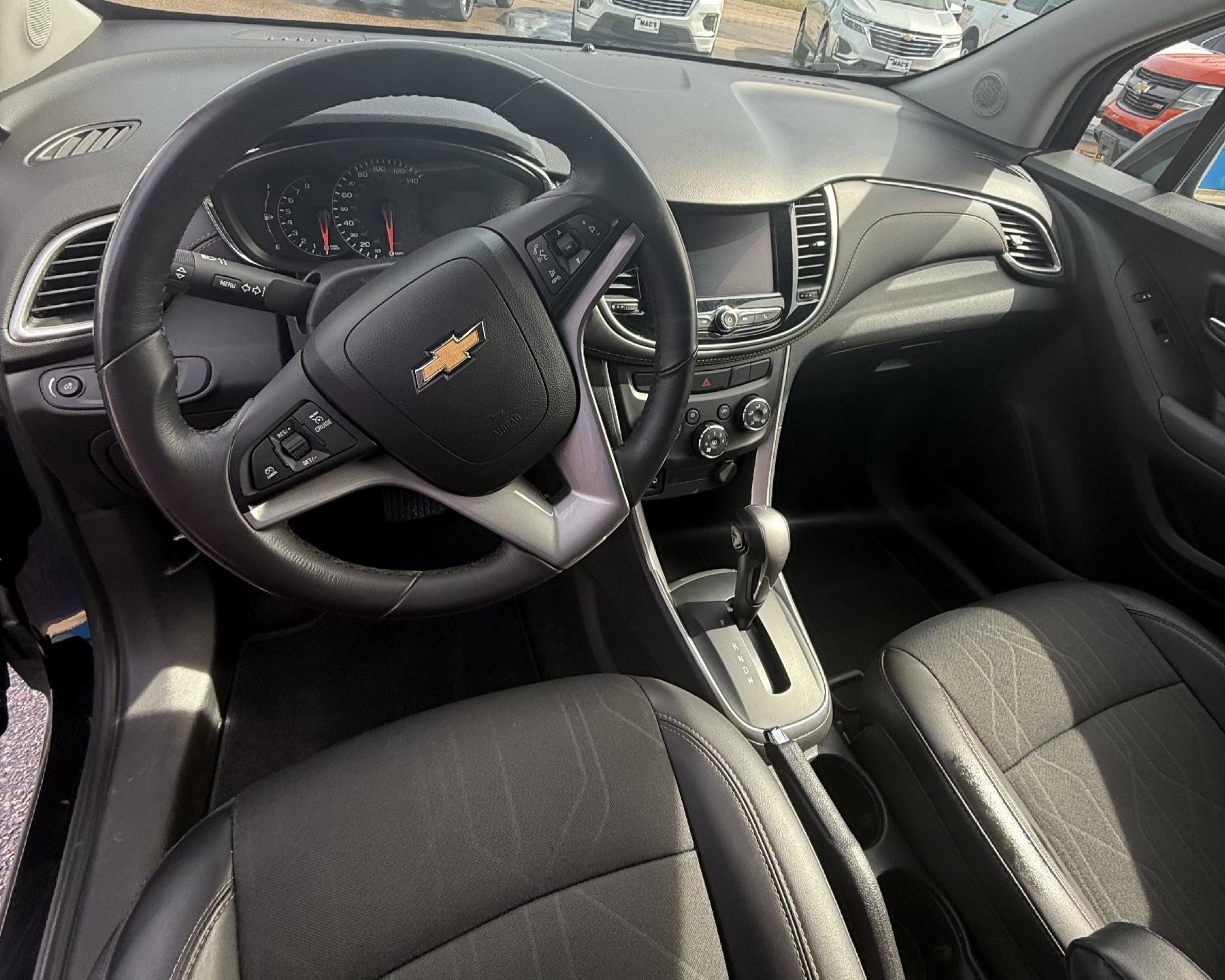 Used 2022 Chevrolet Trax LT w/ Driver Confidence Package image 9