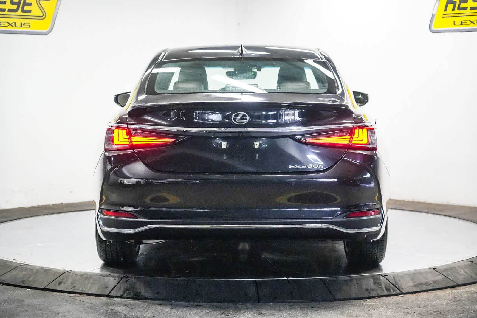 Used 2024 Lexus ES 300h w/ Premium Package FWD image 5