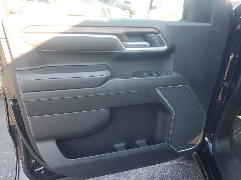 Used 2025 GMC Sierra 1500 SLT image 14