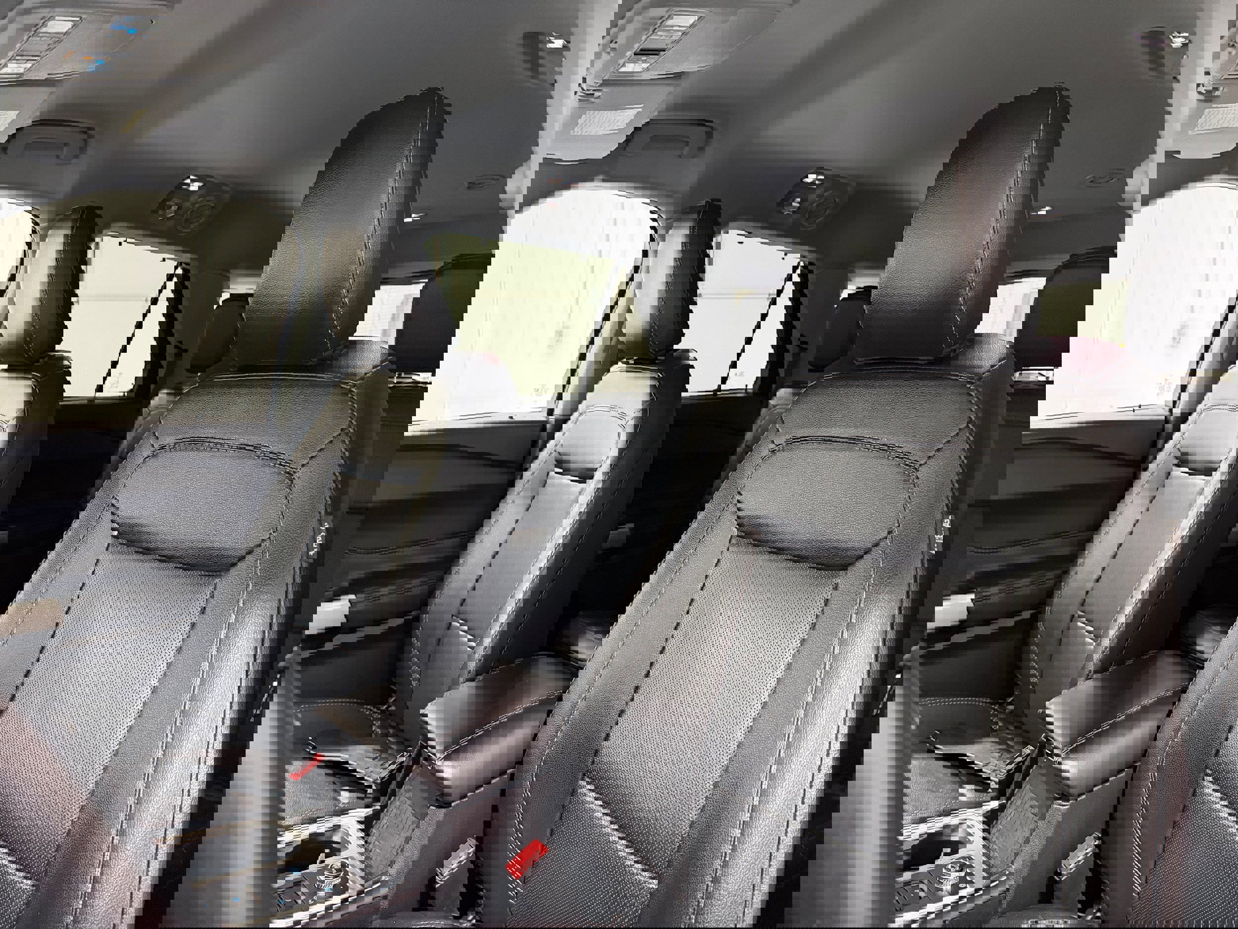 Used 2021 Ford Explorer Limited w/ Equipment Group 301A image 5