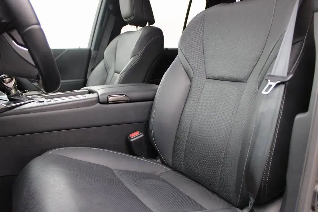 Used 2023 Lexus LX 600 4WD w/ Appearance Package image 11