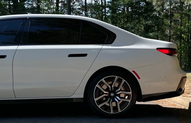 Used 2023 BMW 740i w/ Parking Assistance Package RWD image 5