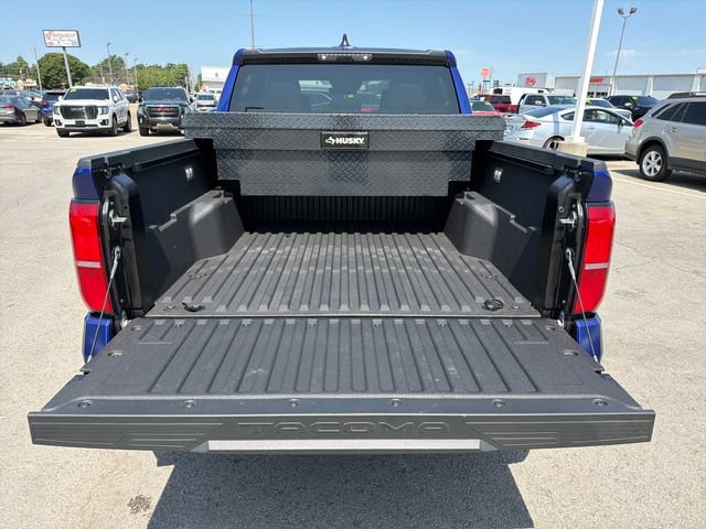 Used 2025 Toyota Tacoma SR5 AWD/4WD image 29