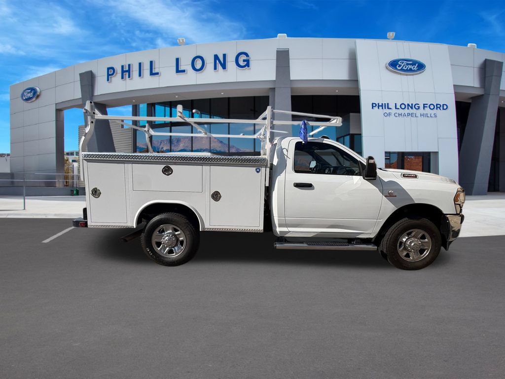 Used 2024 RAM 3500 Tradesman w/ Chrome Appearance Group AWD/4WD image 6