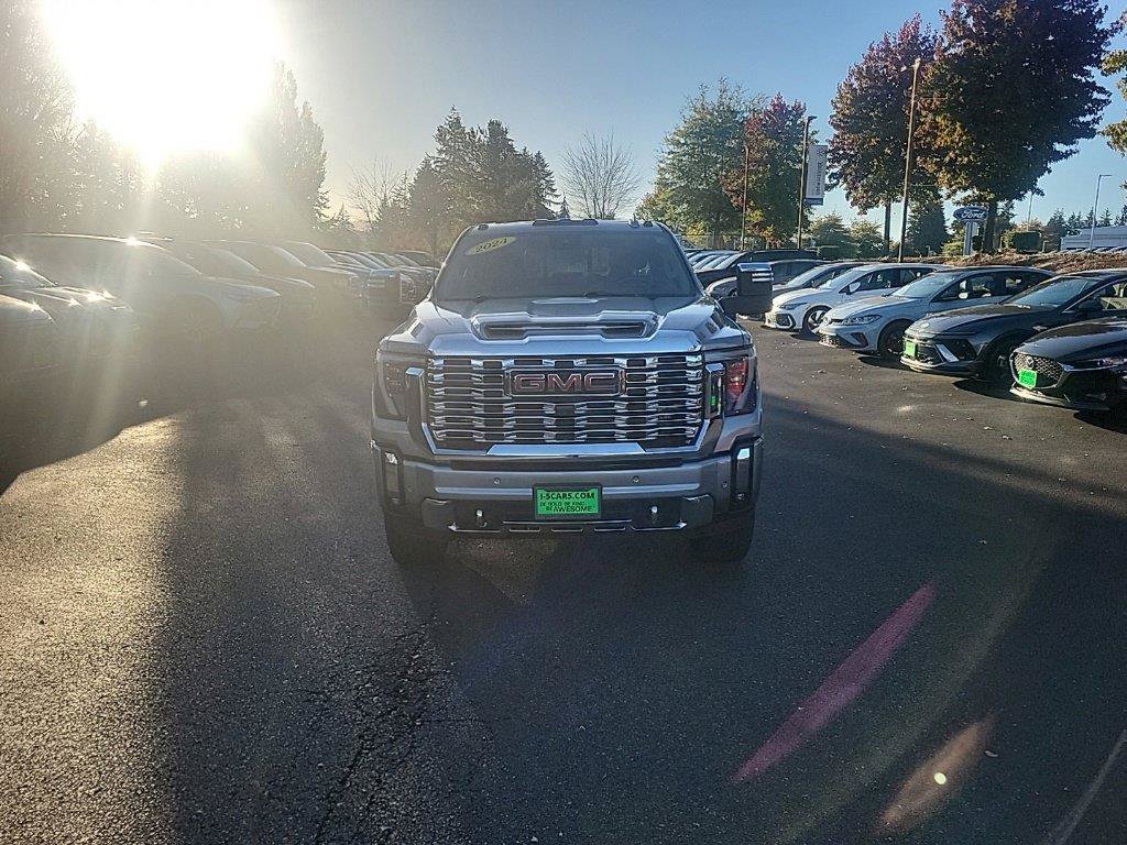 Used 2024 GMC Sierra 3500 Denali w/ Denali Reserve Package AWD/4WD image 3