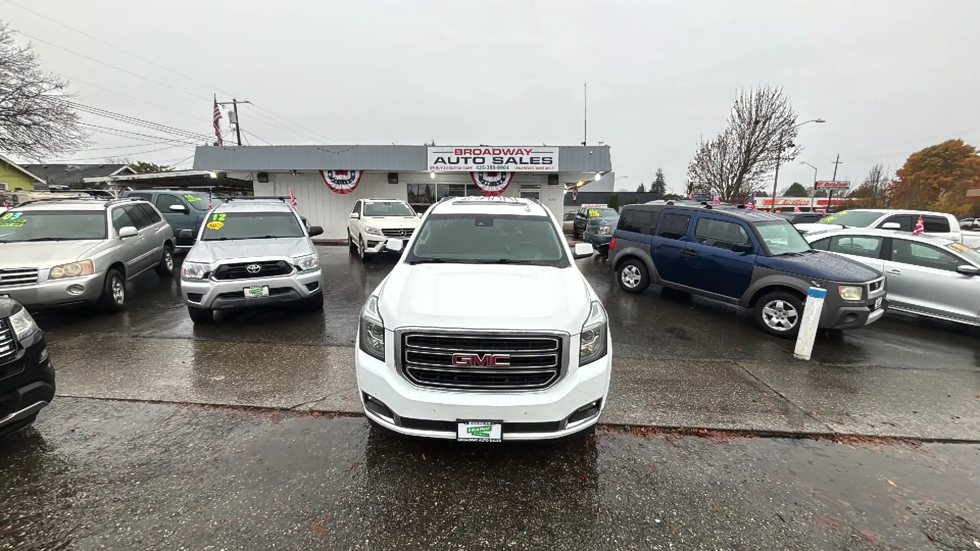 Used 2017 GMC Yukon SLT w/ Open Road Package image 3