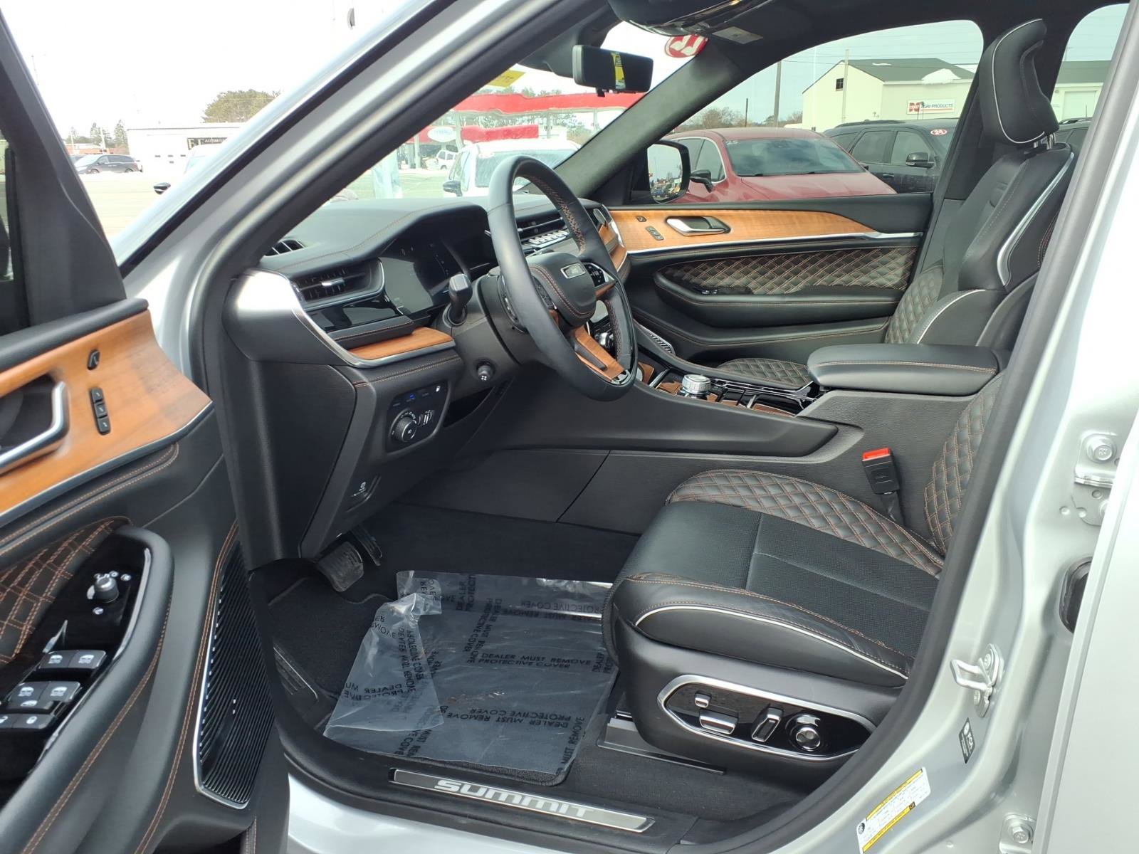 Used 2022 Jeep Grand Cherokee Summit image 10