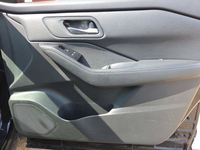Used 2025 Nissan Rogue SV FWD image 21