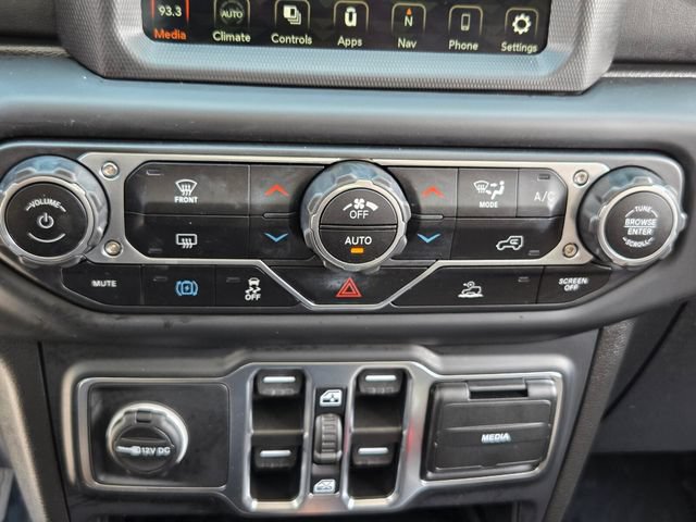 Used 2022 Jeep Wrangler Unlimited Sahara AWD/4WD image 19