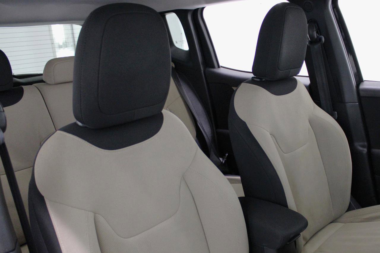 Used 2017 Jeep Renegade Latitude image 44