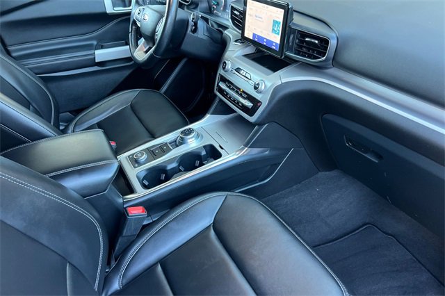 Used 2022 Ford Explorer XLT w/ Equipment Group 202A image 19