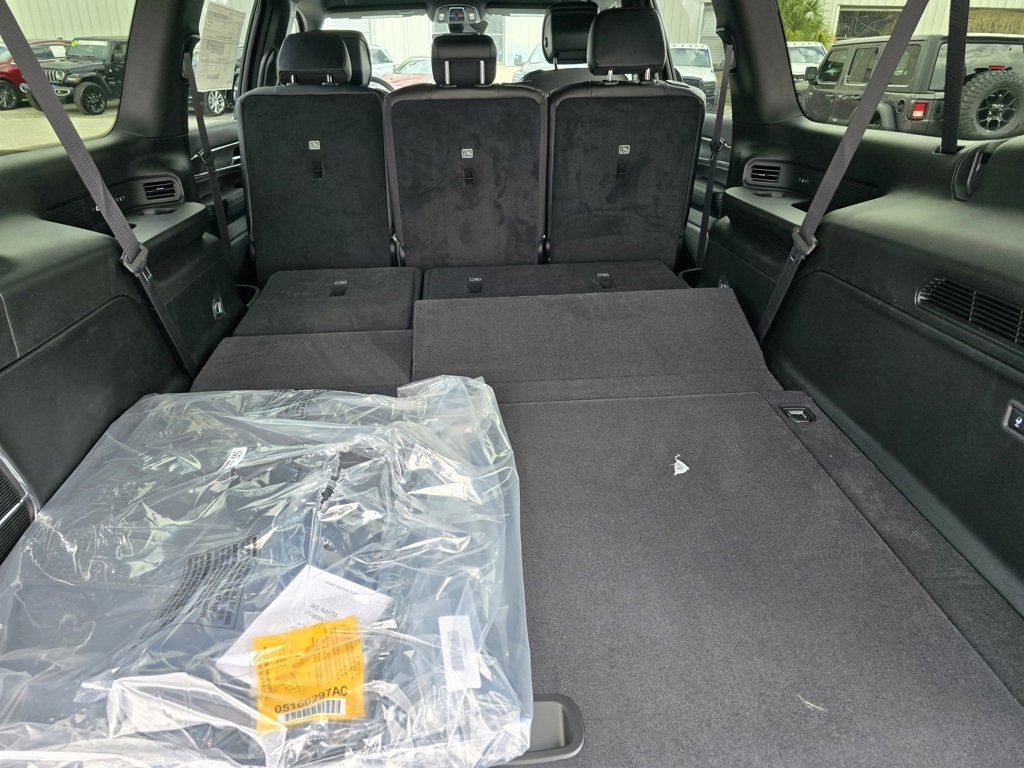 New 2025 Jeep Wagoneer L Series II w/ HD Trailer Tow Package w/25F image 41