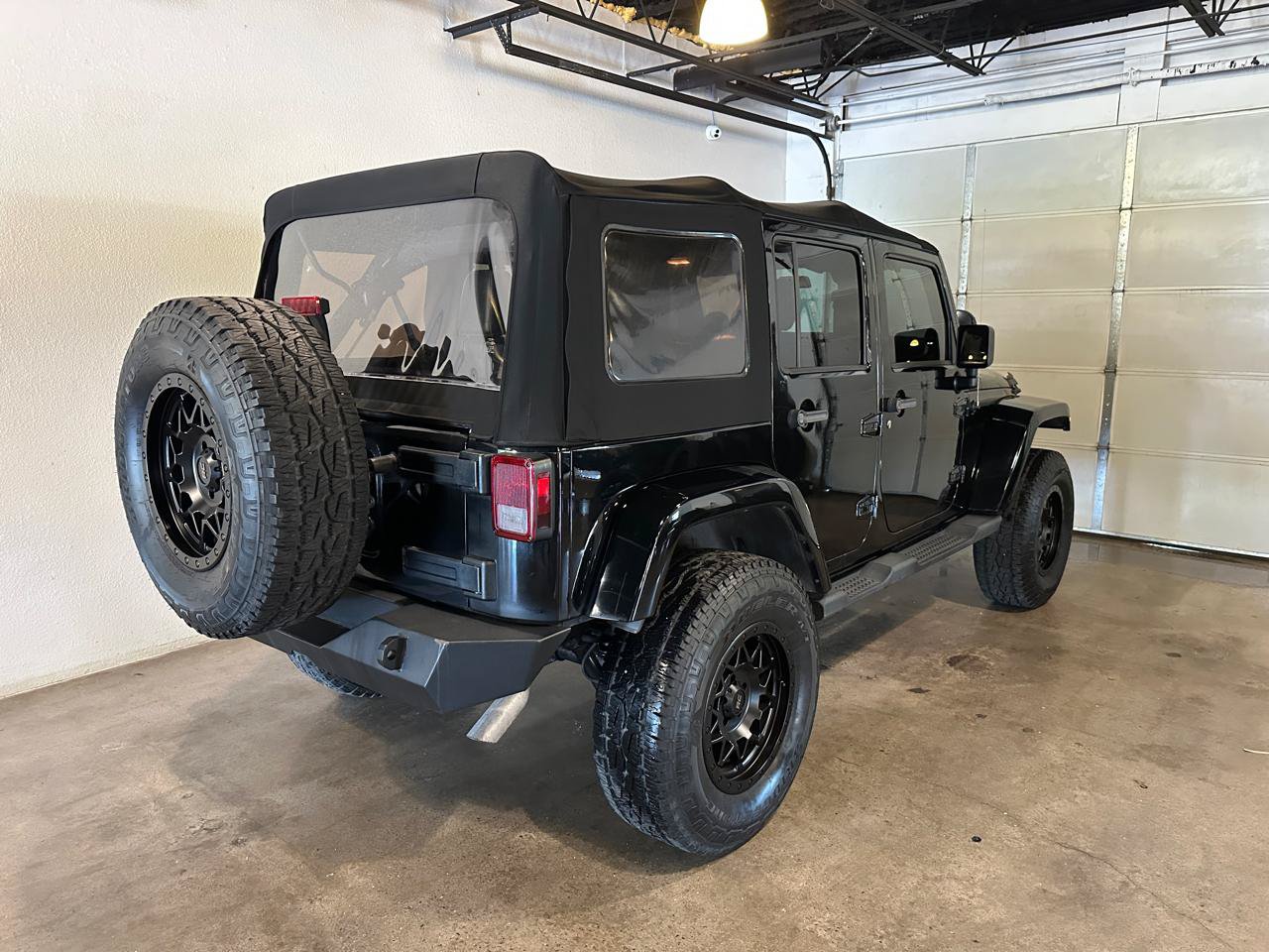 Used 2012 Jeep Wrangler Unlimited Sahara AWD/4WD image 6