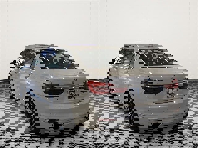 Used 2018 BMW 740i xDrive image 6