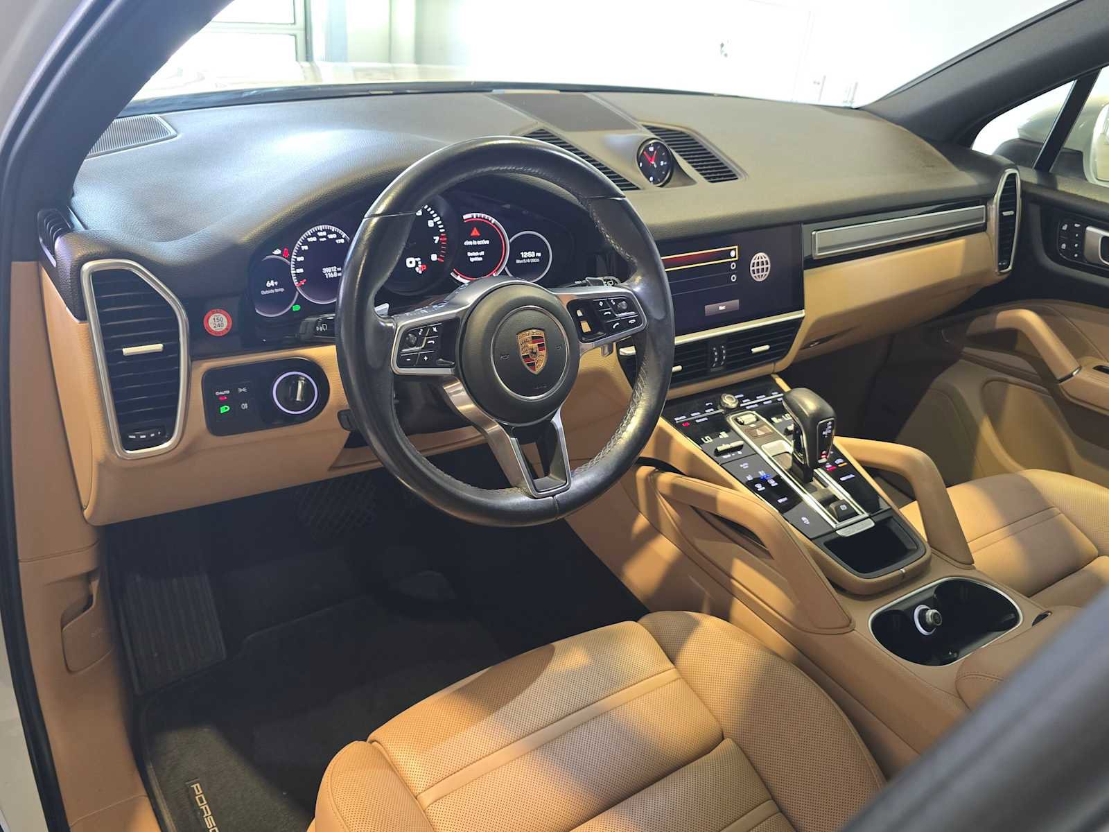 Used 2022 Porsche Cayenne Platinum Edition AWD/4WD image 4