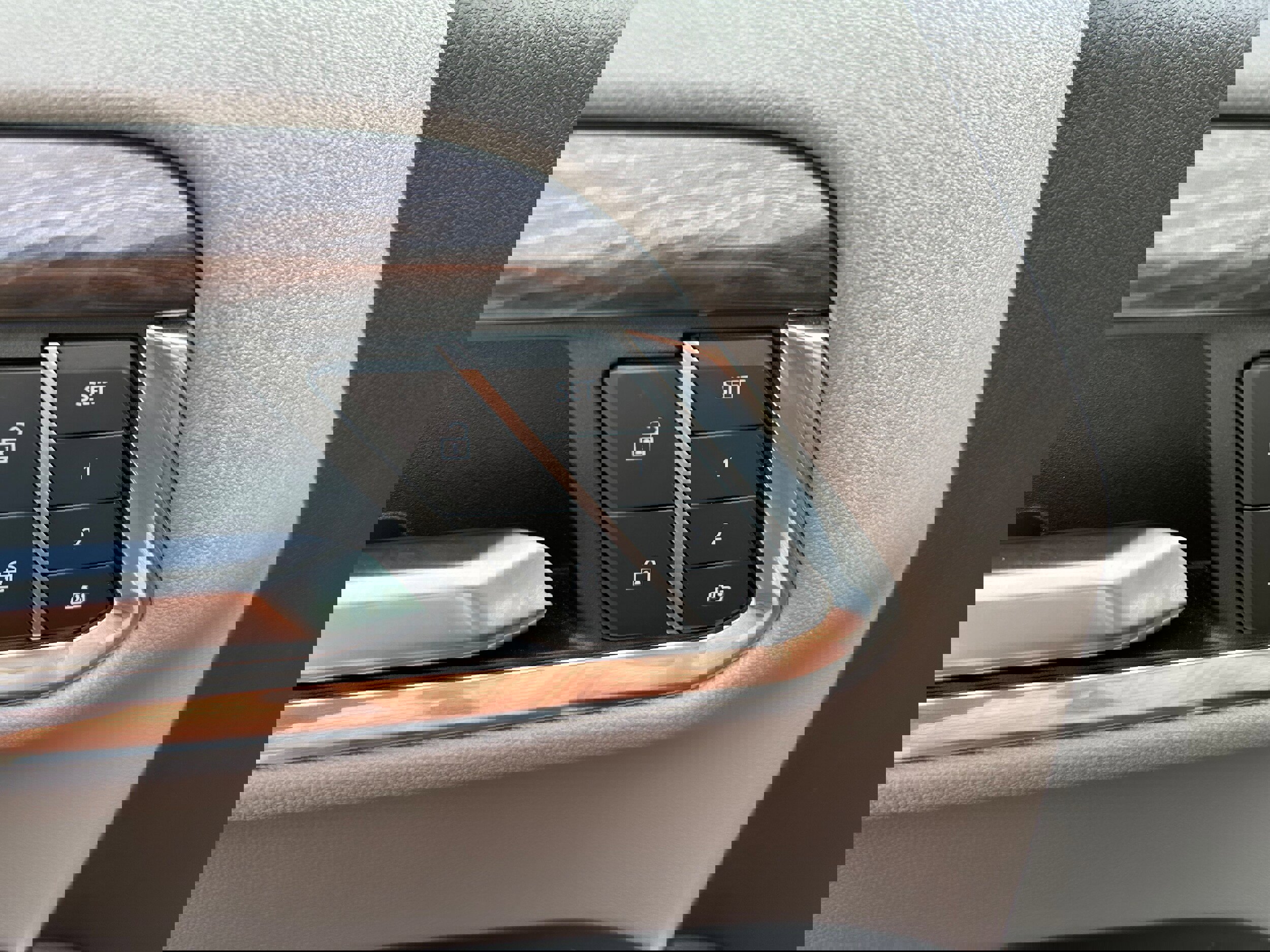 Used 2022 Chevrolet Silverado 1500 LTZ image 16