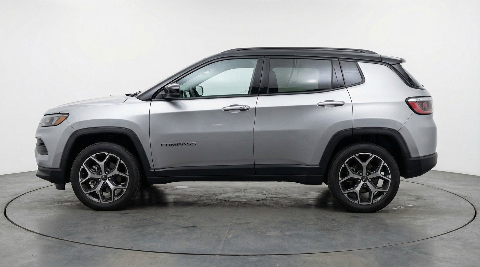 Used 2025 Jeep Compass Limited image 5