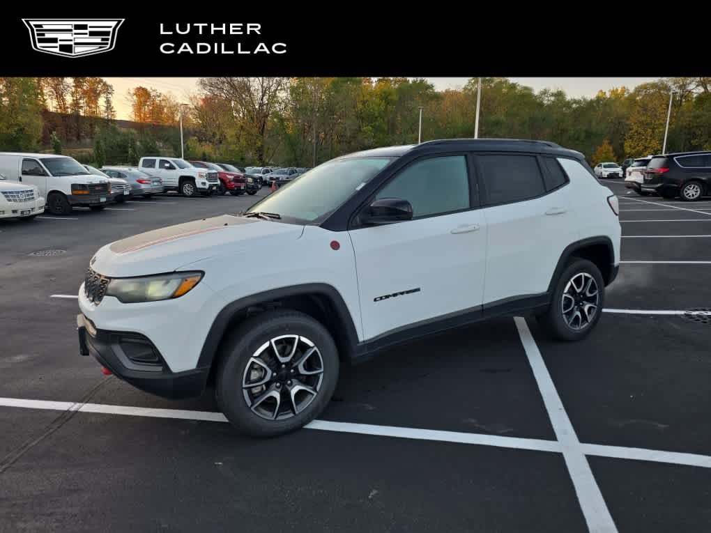 Used 2024 Jeep Compass Trailhawk AWD/4WD image 1