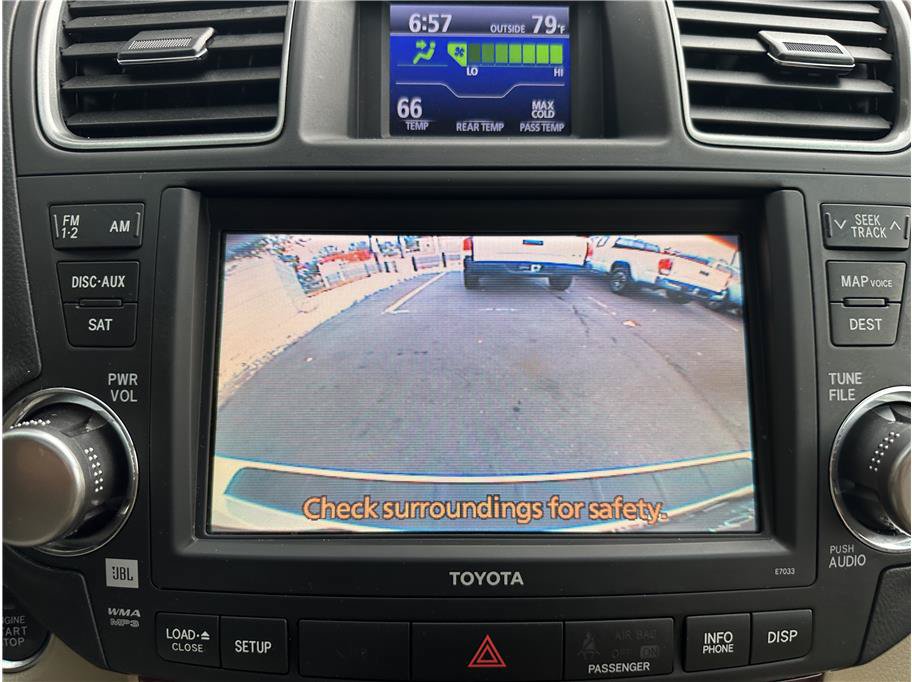 Used 2011 Toyota Highlander Limited w/ Tow Pkg AWD/4WD image 21