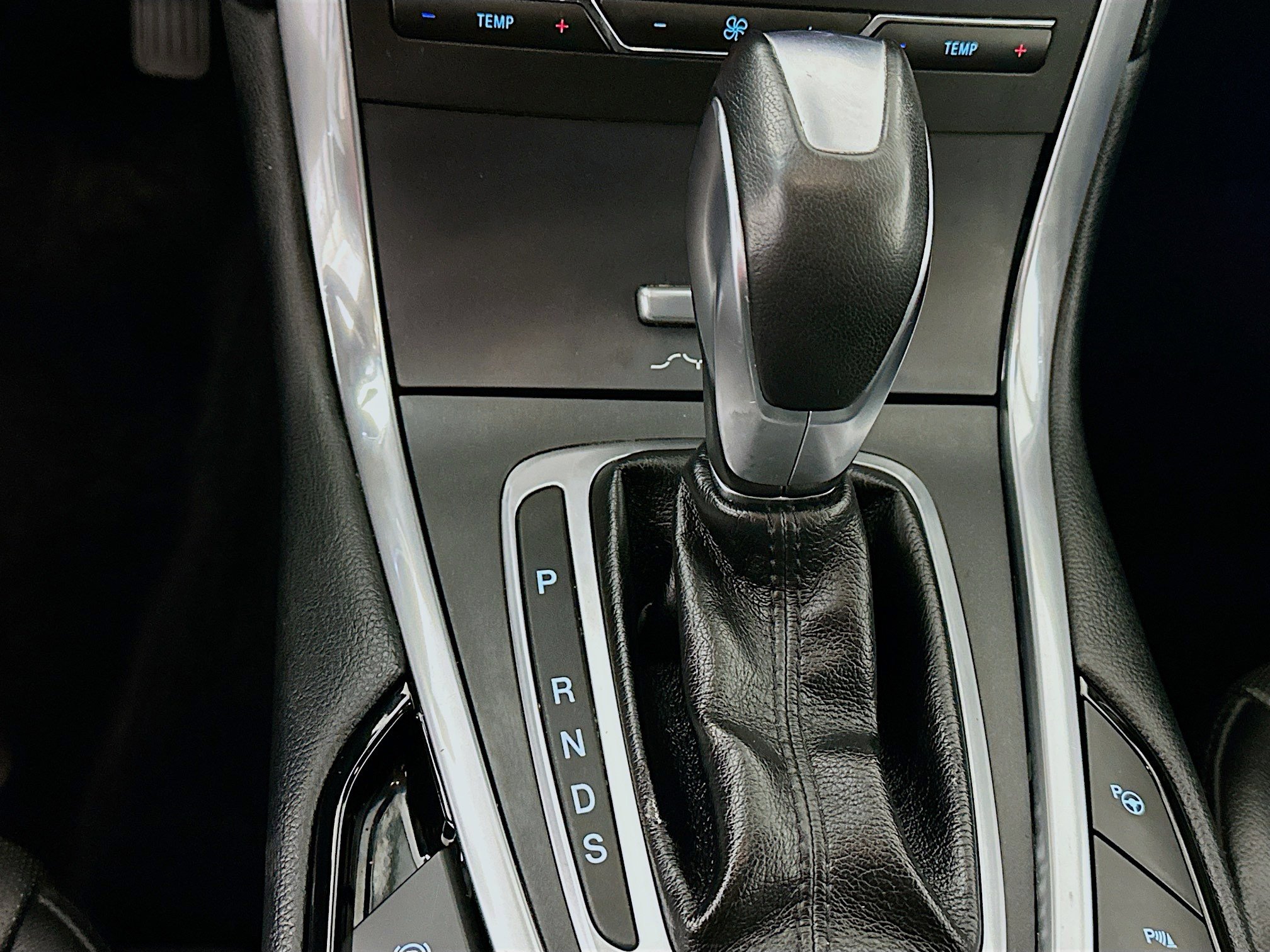 Used 2015 Ford Edge Titanium w/ Equipment Group 302A AWD/4WD image 24