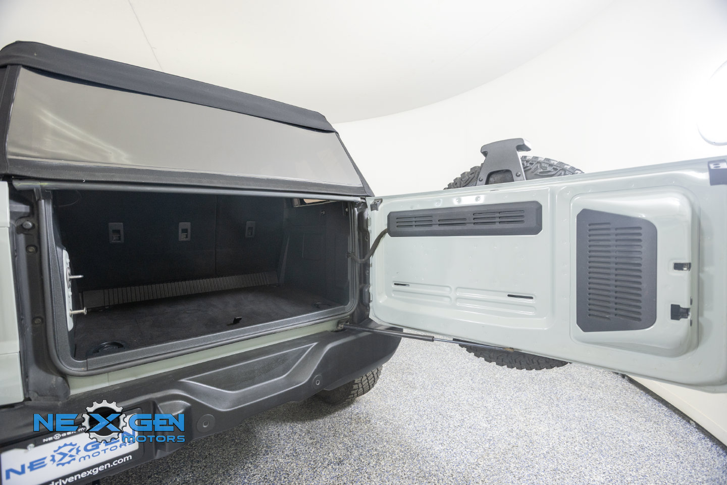 Used 2024 Ford Bronco Wildtrak AWD/4WD image 39