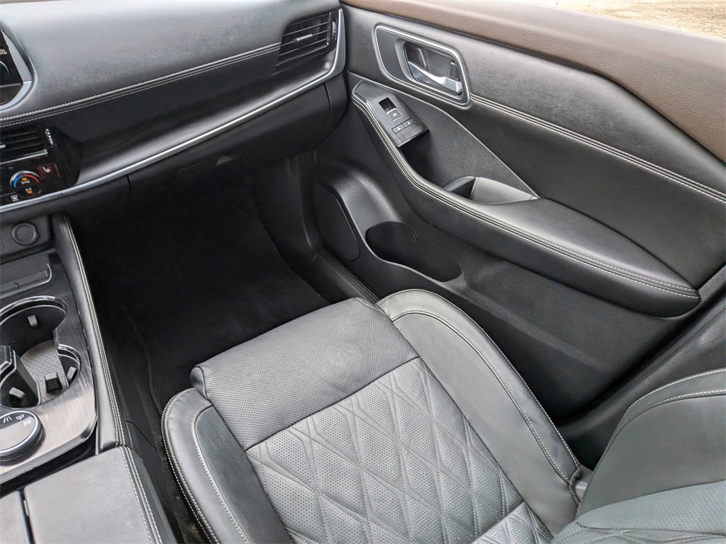 Used 2023 Nissan Rogue Platinum w/ Platinum Premium Package image 18