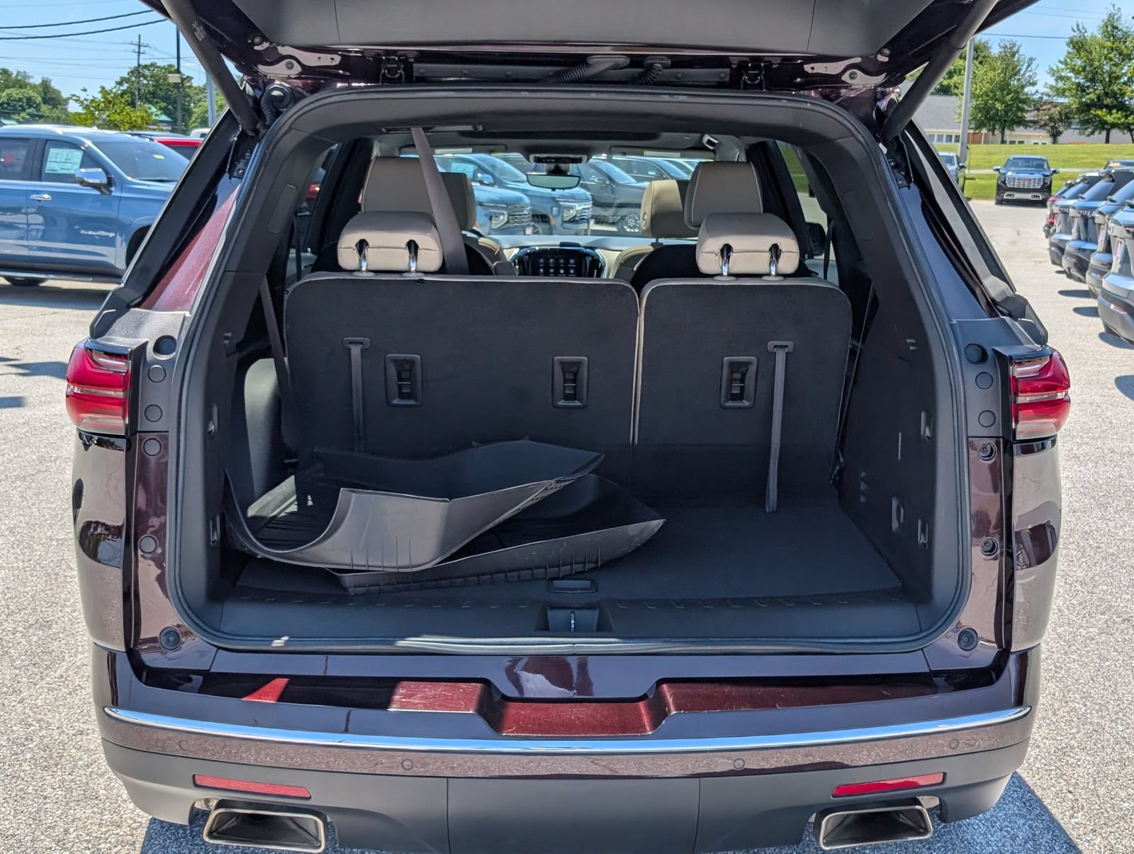 Used 2023 Chevrolet Traverse Premier AWD/4WD image 15