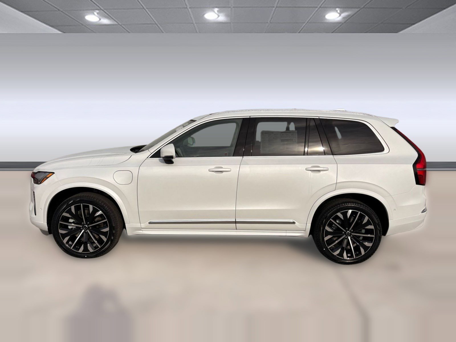 New 2026 Volvo XC90 T8 Plus w/ Protection Package Premier image 2
