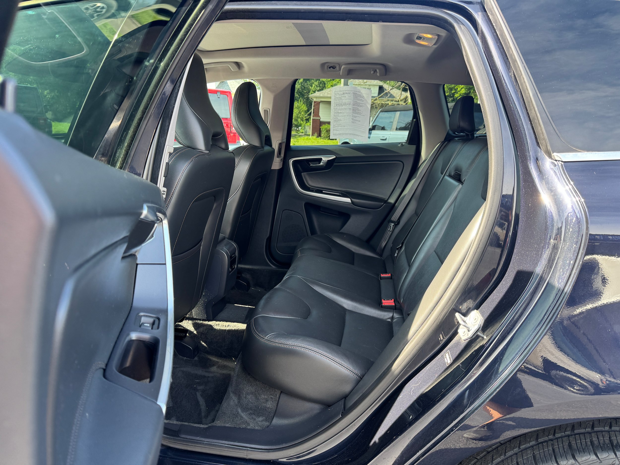 Used 2017 Volvo XC60 T6 Dynamic w/ Advanced Package AWD/4WD image 12