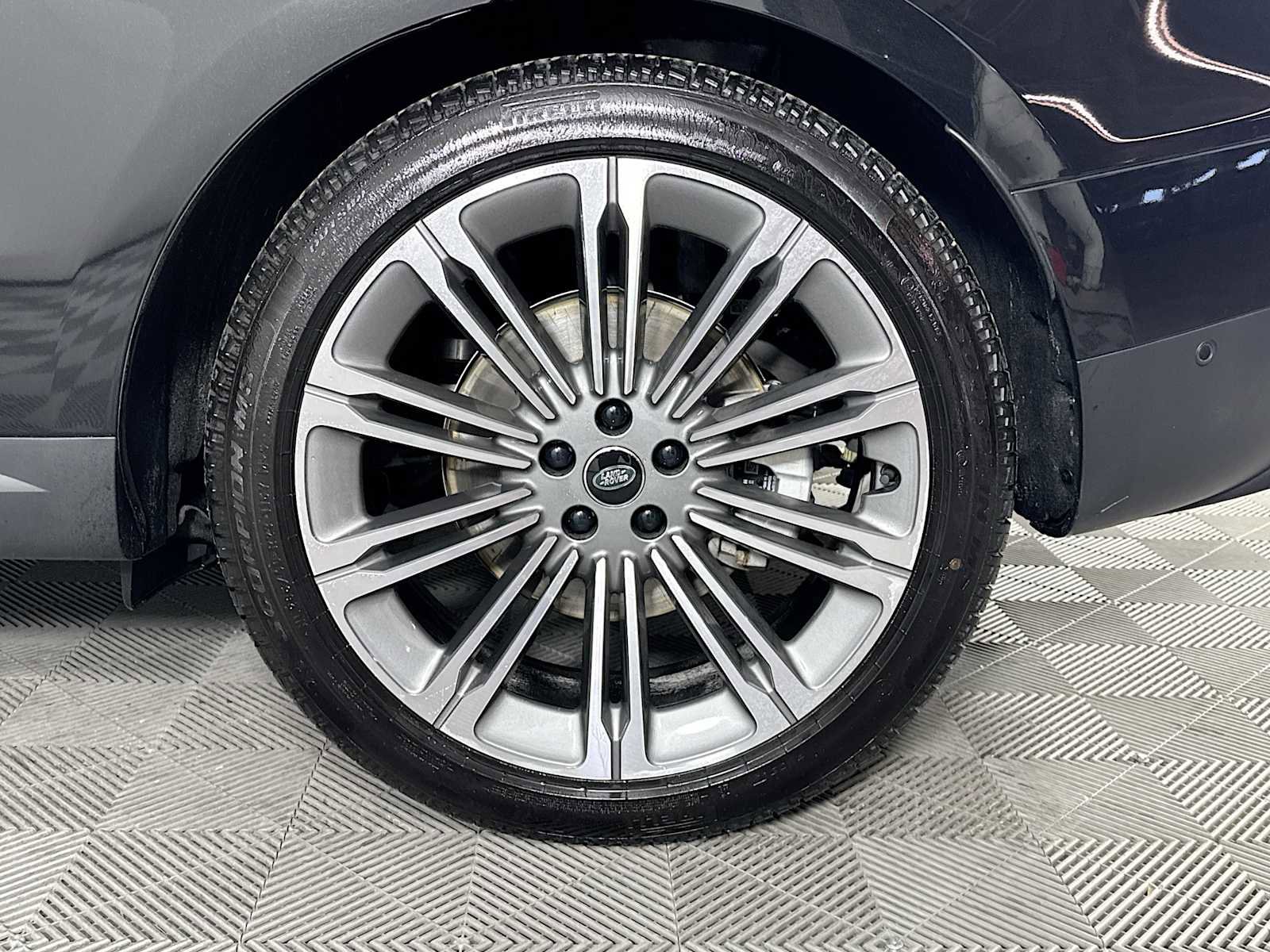 Used 2025 Land Rover Range Rover Sport SE image 30