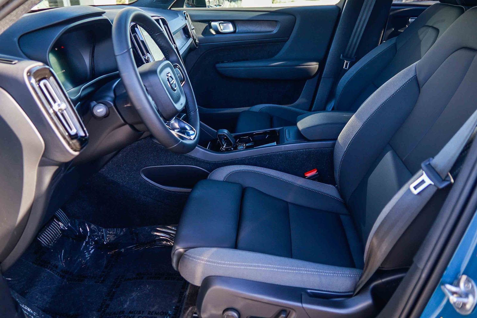 Used 2023 Volvo XC40 Recharge Core image 19