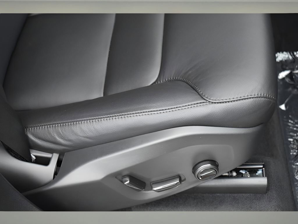 Used 2023 Volvo XC90 B5 Core w/ Protection Package Premier image 33
