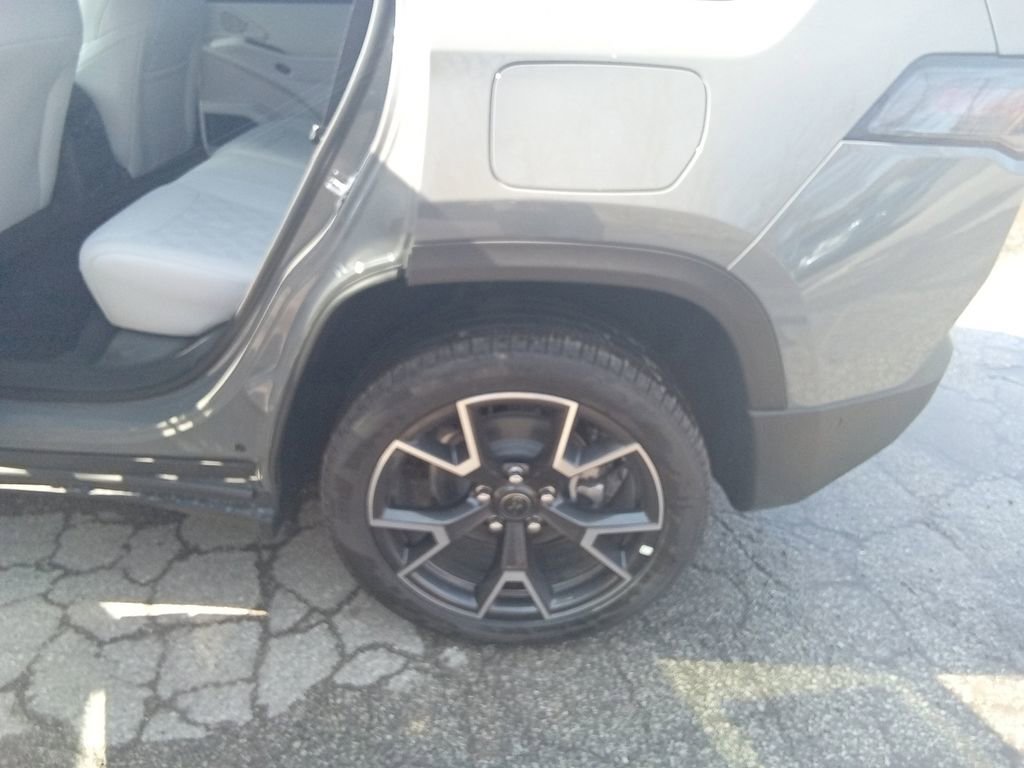 New 2026 Jeep Cherokee Overland w/ Advanced Pro Tech Group image 28