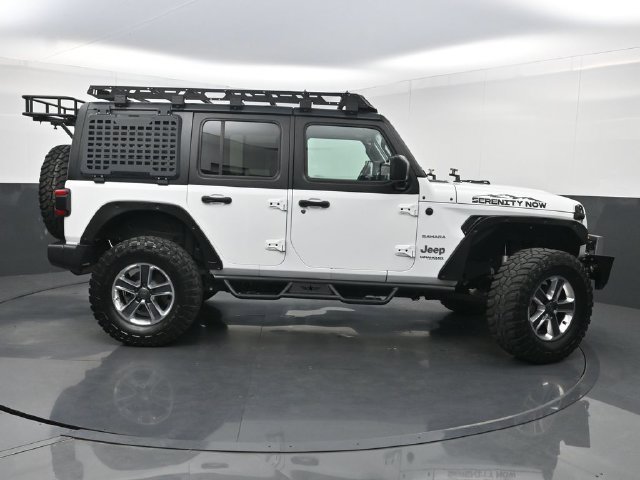 Used 2018 Jeep Wrangler Unlimited Sahara AWD/4WD image 2