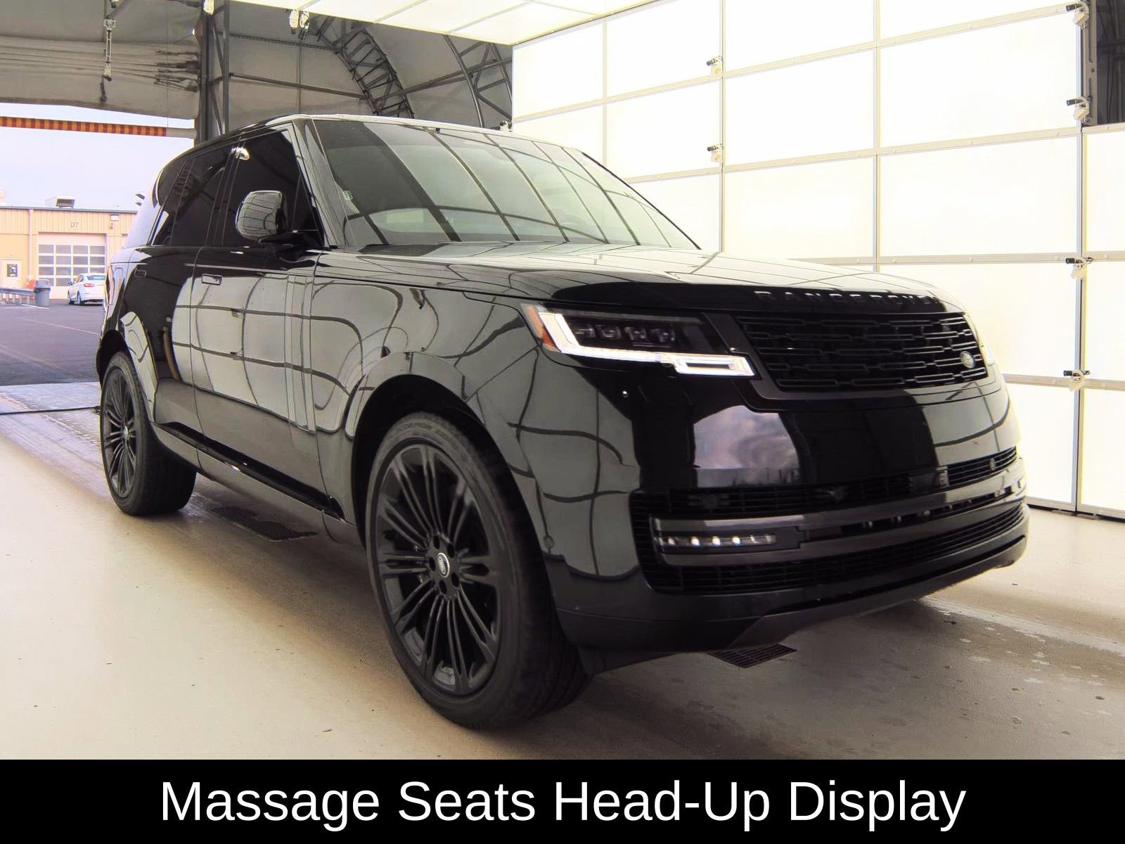 Used 2024 Land Rover Range Rover SE image 1