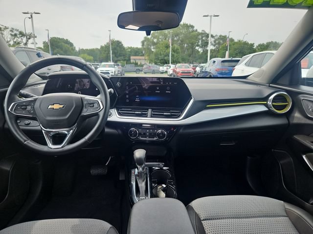 Used 2024 Chevrolet Trax LT w/ LT Convenience Package FWD image 13