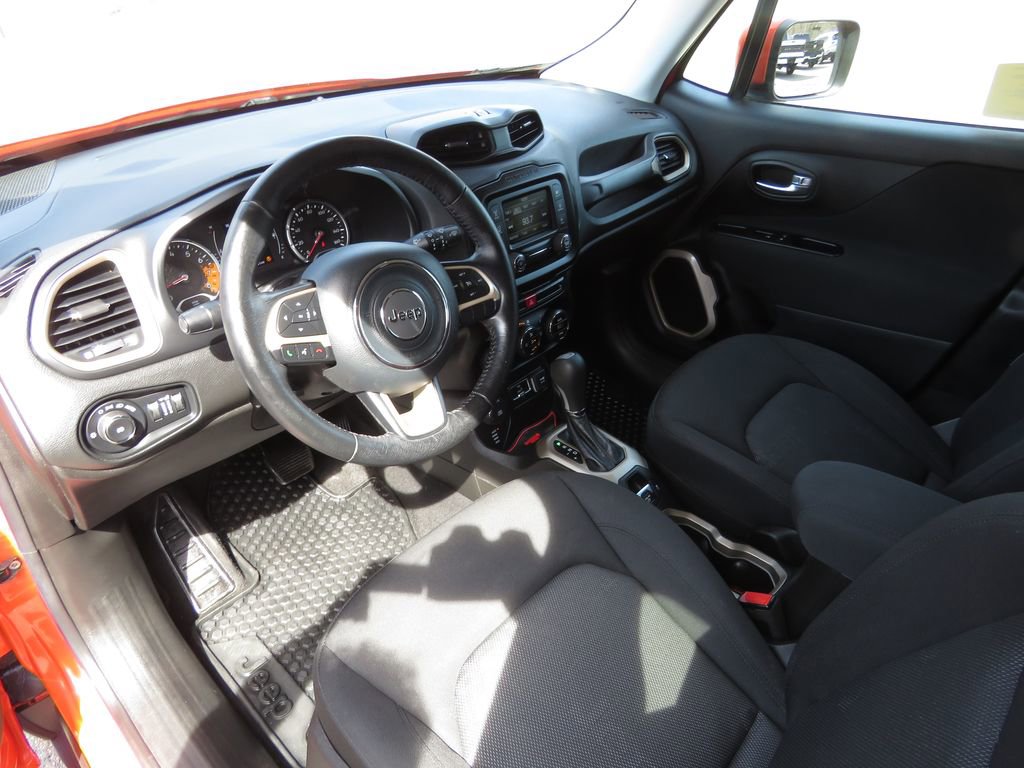 Used 2017 Jeep Renegade Latitude w/ Popular Equipment Group image 11